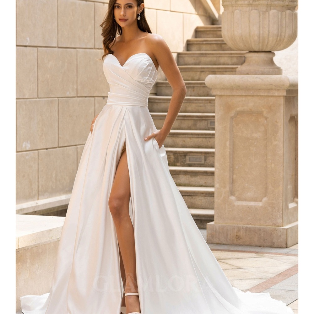 Elegant White Strapless Gown